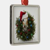 坐るサンタの帽子を身に着けている柴犬犬 メタルオーナメント (右)