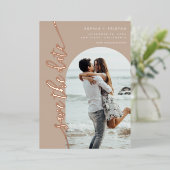 垂直アーチ写真のTaupe日付を保存 箔招待状 (立ち正面)