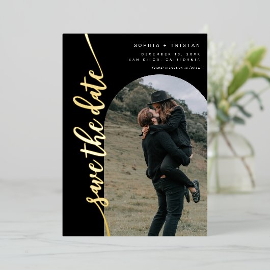 垂直アーチ写真黒の日付を保存 箔招待状 (立ち正面)