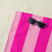 垂直ストライプピンク ビーチタオル (インサイチュ)