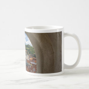 城からのCesky Krumlovの町の眺め コーヒーマグカップ