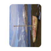 城のストーカーと魚釣りボート マグネット (縦)