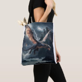 城の上にドラゴン。 トートバッグ (クローズアップ)