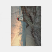 城の丘の灯台の日没 フリースブランケット (正面)