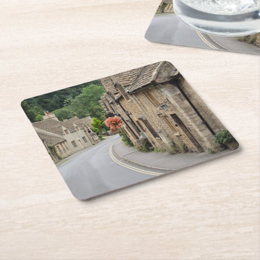 城のCombeのコースターの蜂蜜の色のコテッジ スクエアペーパーコースター (アングル)