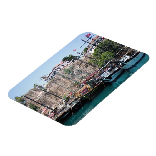 城壁に近いヨット マグネット (左側)