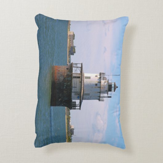 執事の平たい箱灯台、MAのアクセントの枕 アクセントクッション (裏面(縦))