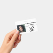 基本的な写真付きIDとカスタムロゴ バッジ (手持ち)