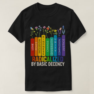 基本的な善良さに目覚めたカラフルな本と花 Tシャツ