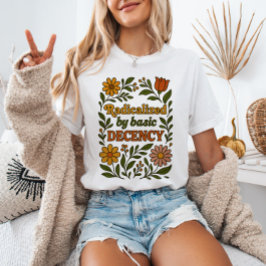 基本的な善良さに目覚めた フローラル アンチトランプ Tシャツ