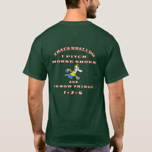 基本的な暗い蹄鉄のピッチングのティー Tシャツ