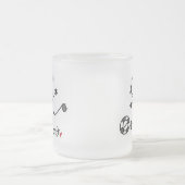 基本的な棒の姿のサッカーのTシャツおよびギフト フロストグラスマグカップ (中央)