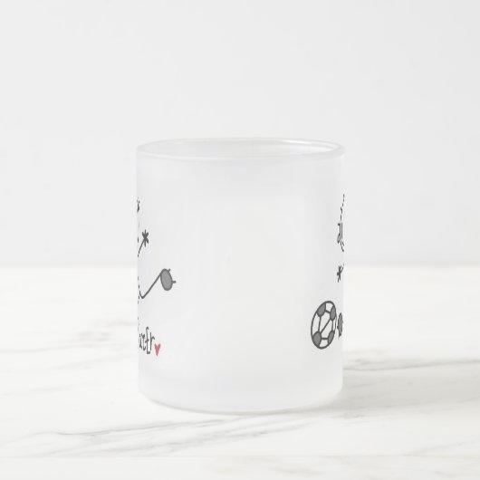 基本的な棒の姿のサッカーのTシャツおよびギフト フロストグラスマグカップ (中央)