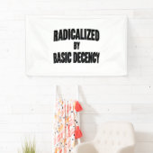 基本的な礼儀によって急進化した民主主義の社会 横断幕 (インサイチュ)