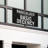 基本的な礼儀によって急進化すおもしろいる 横断幕 (ビルの外側)