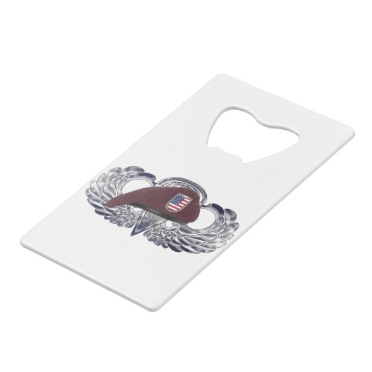 基本的な空中の翼に特別に設計されたベレー クレジットカード栓抜き (裏面アングル)