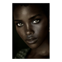 堂々たる黒檀の肖像　鋭い視線　金の輪