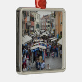 場外市場、ベニス、イタリアの観光客 メタルオーナメント (右)
