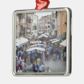 場外市場、ベニス、イタリアの観光客 メタルオーナメント (左)
