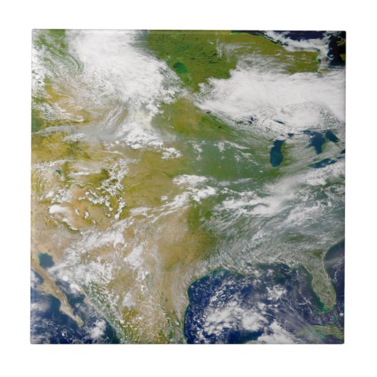 場所に煙が見える北米。 タイル (正面)