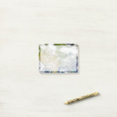 場所に煙が見える北米。 ポストイット (デスク上)