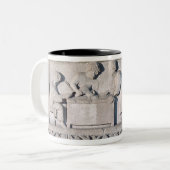 場面を集める税を描写するレリーフ、浮き彫り ツートーンマグカップ (正面左)