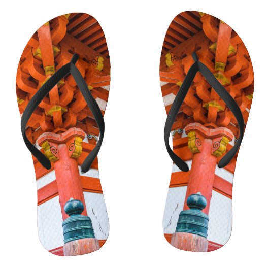 塔のボトムアップの視点、宮島 ビーチサンダル (ソール)