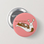 塩を加えないで下さいスラグピン(ピンク)に 缶バッジ (正面&裏面)