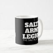 塩分の多い軍隊が多い、塩はTシャツを流さなければならない コーヒーマグカップ (正面右)