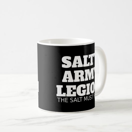 塩分の多い軍隊が多い、塩はTシャツを流さなければならない コーヒーマグカップ (正面右)