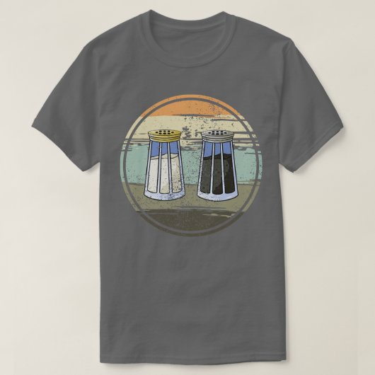 塩振り機とコショウ振り機 Tシャツ (デザイン正面)