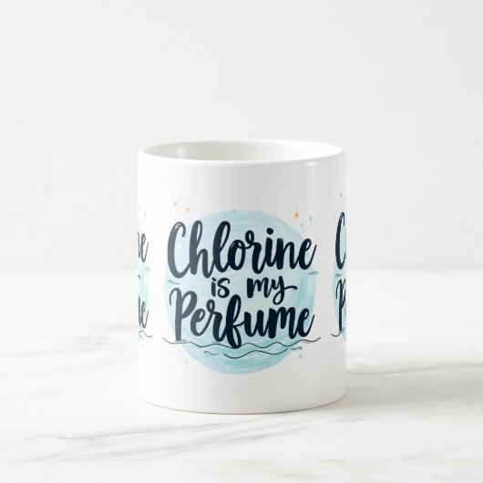 塩素は私の香水スイミングおもしろい引用文 コーヒーマグカップ (中央)