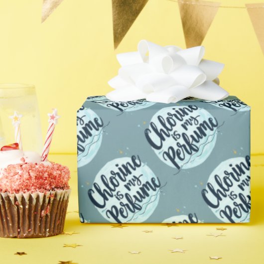 塩素は私の香水スイミングおもしろい引用文 ラッピングペーパー (誕生日パーティー)