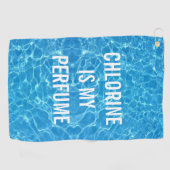 塩素は私の香水スイミングプールのタイポグラフィである ゴルフタオル (横)