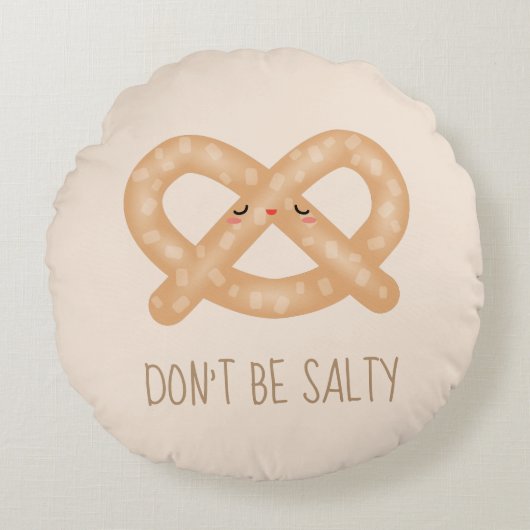 塩辛くかわいいプレおもしろいッツェルのフードユーモア ラウンドクッション (正面)