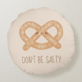 塩辛くかわいいプレおもしろいッツェルのフードユーモア ラウンドクッション (裏面)