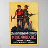 塹壕の中で男の子達のそばに立つ ポスター (正面)