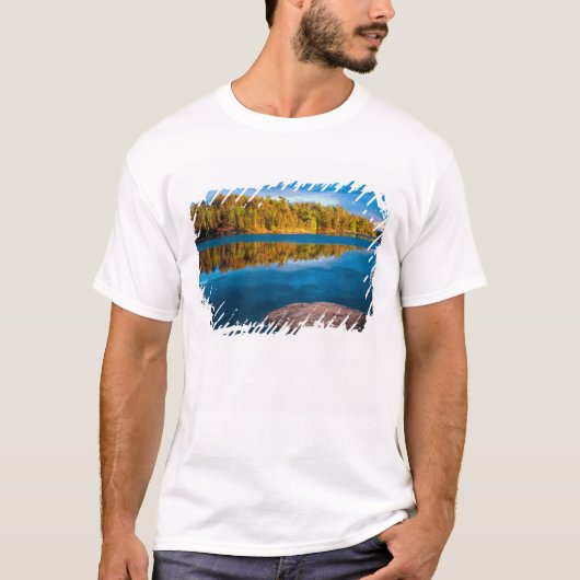 境界の水面に映る宵の空 Tシャツ (正面)