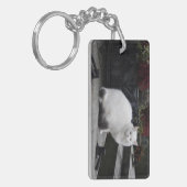 墓の上の美しい白猫 キーホルダー (正面左)