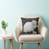 墓の上の美しい白猫 クッション (椅子)