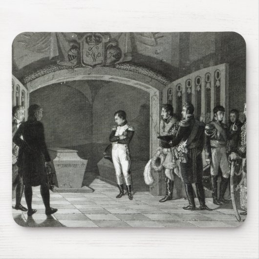 墓の前にめい想しているナポレオン マウスパッド (正面)