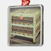 墓の宝庫からの貴重品箱の メタルオーナメント (左)