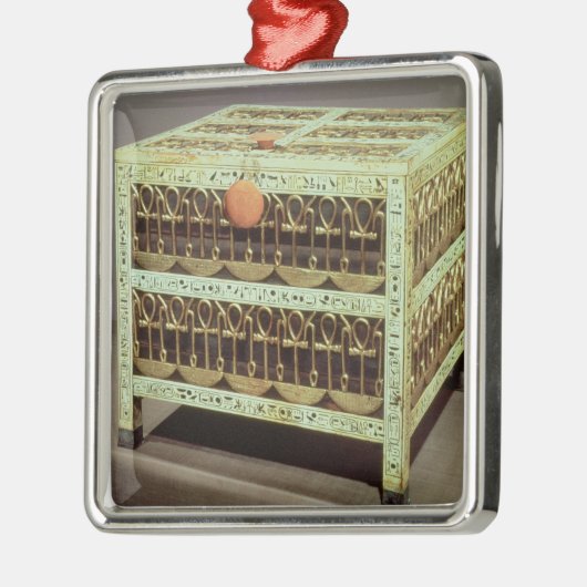 墓の宝庫からの貴重品箱の メタルオーナメント (左)