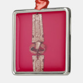 墓地からのベルトの留め金、 メタルオーナメント (左)