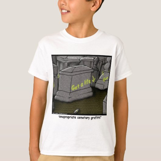 墓地のひどい落書きが面白い Tシャツ (正面)