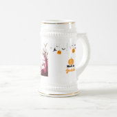 墓地の可愛いハロウィン不気味ミイラおもしろい- & ビールジョッキ (正面右)