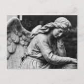 墓地の黒と白の天使の像 ポストカード (正面)