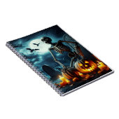 墓地、墓の上に座っているスケルトン。 ノートブック (右側)