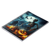 墓地、墓の上に座っているスケルトン。 ノートブック (左側)