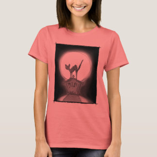 墓石の上の猫 Tシャツ